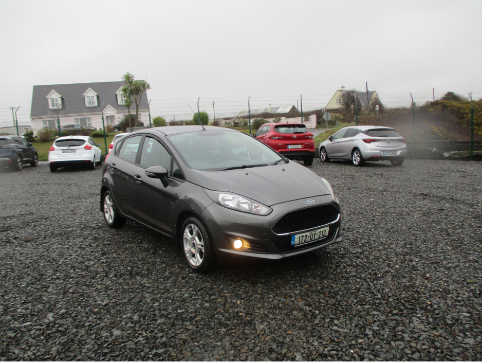 2017 Ford Fiesta - image 4