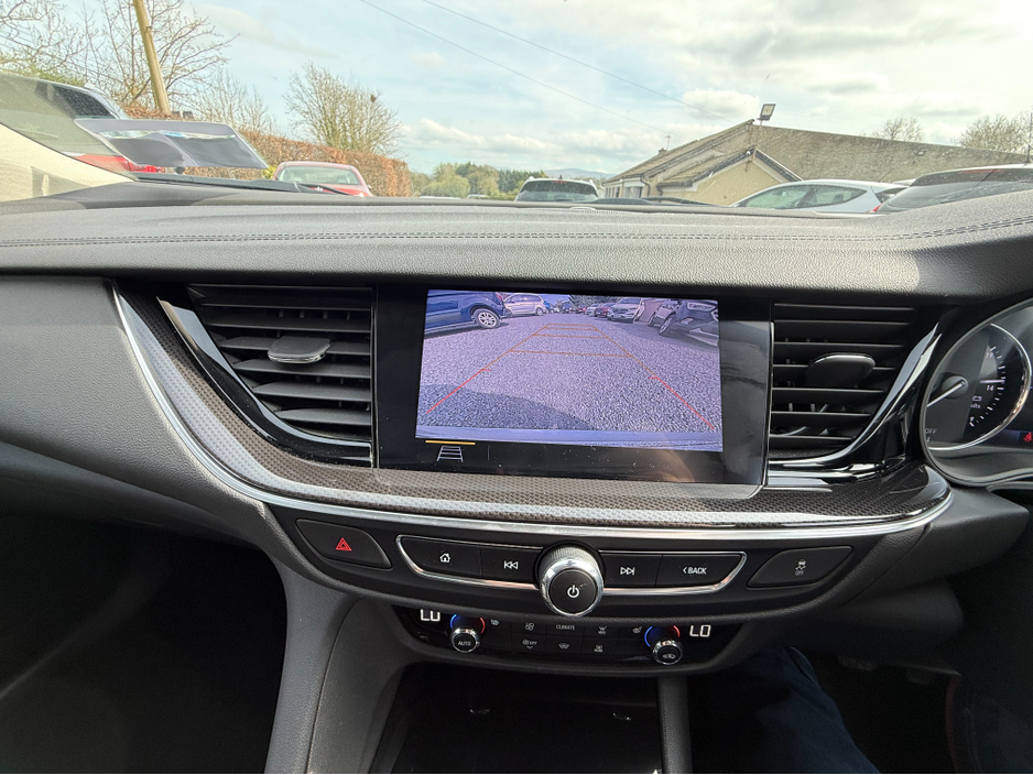 2022 Opel Insignia - image 18