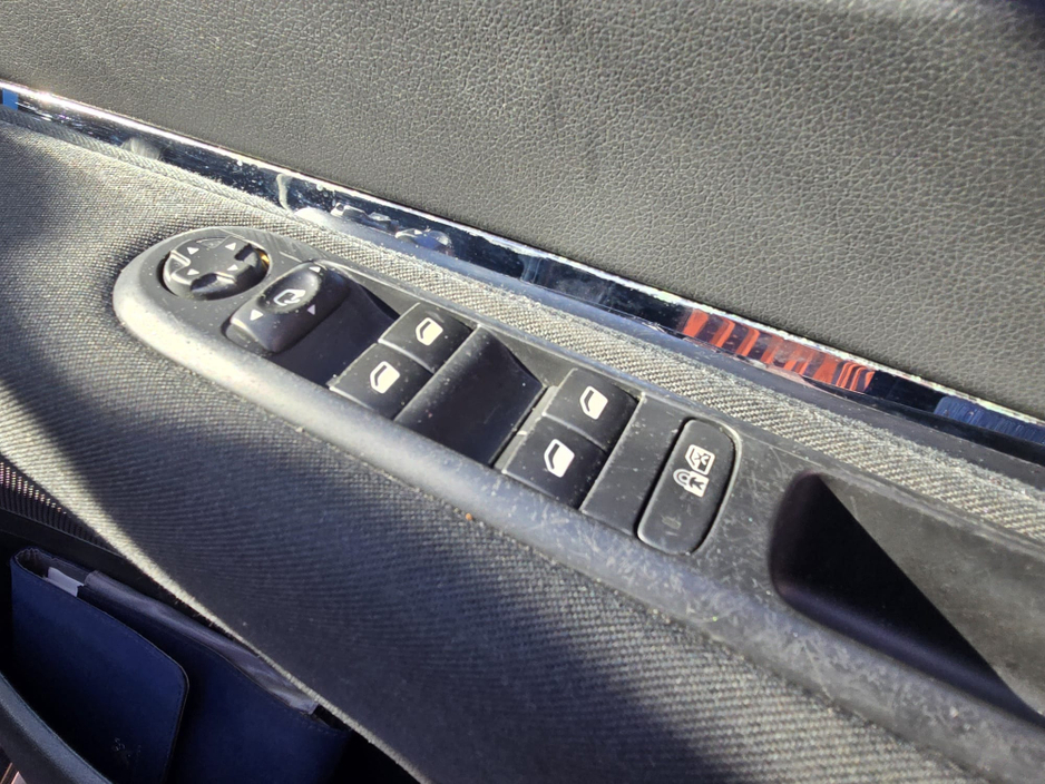 2014 Peugeot 3008 - image 7