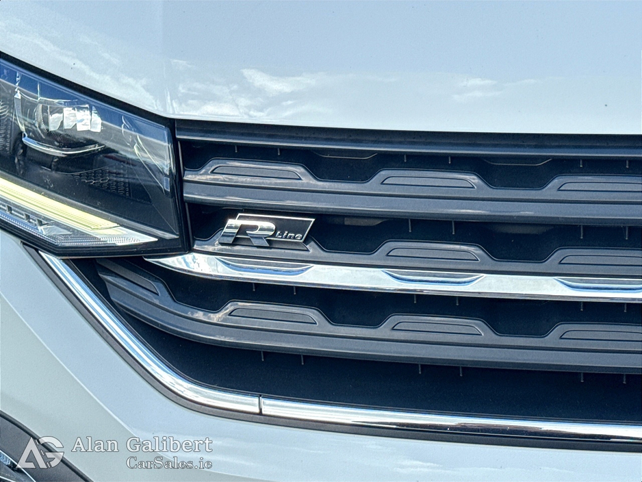 2022 Volkswagen T-Cross - image 12