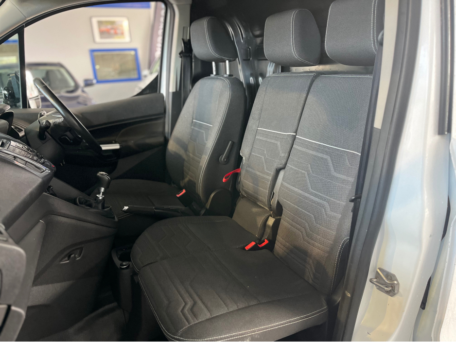 2018 Ford Transit Connect - image 9