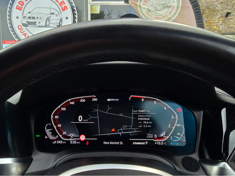 2021 BMW 3 Series - image 24