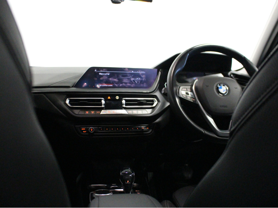 2021 BMW 1 Series - image 34