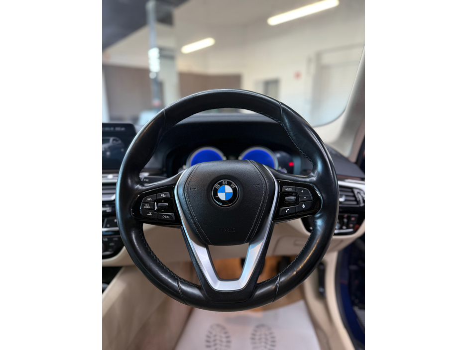 2017 BMW 5 Series - image 7