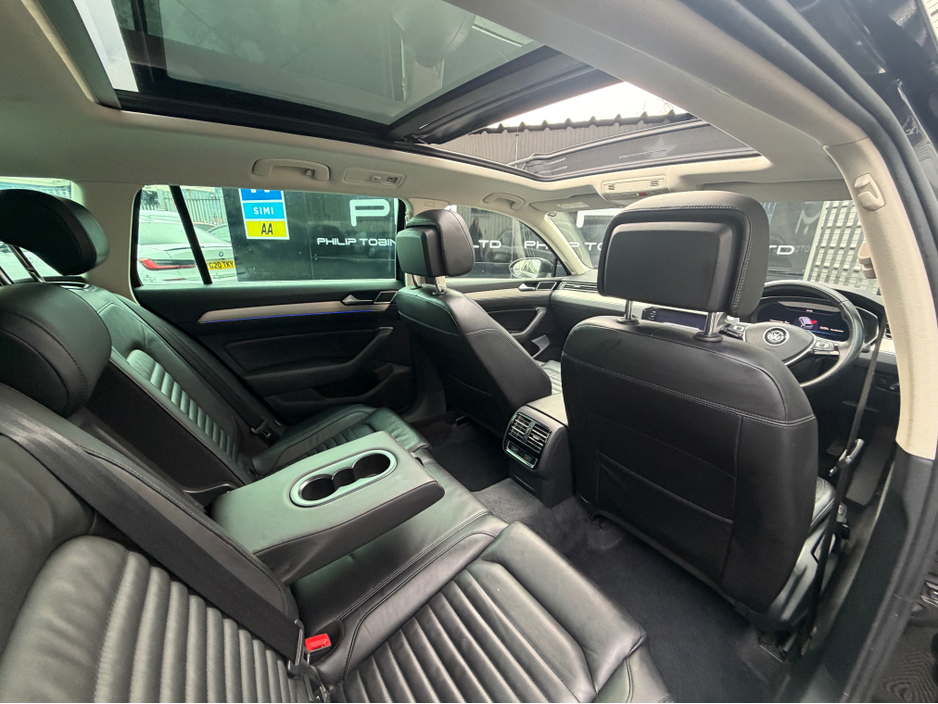 2018 Volkswagen Passat - image 14