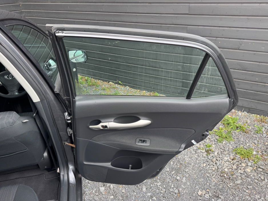 2009 Toyota Auris - image 16