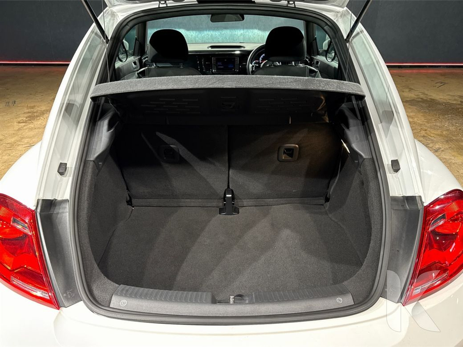 2016 Volkswagen Beetle - image 14