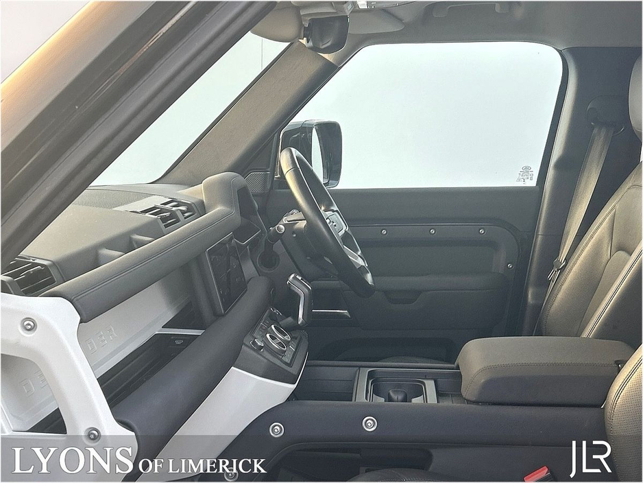 2023 Land Rover Defender - image 3