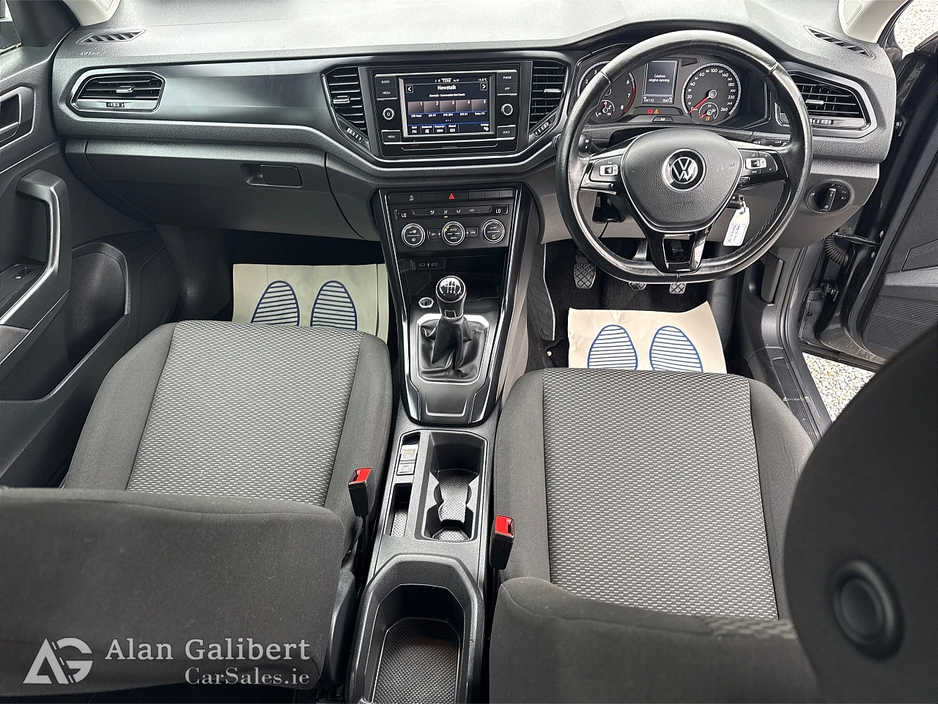 2021 Volkswagen T-Roc - image 12