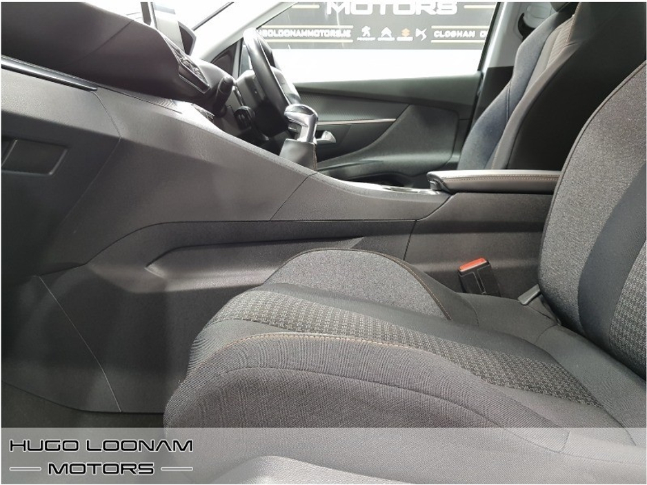 2018 Peugeot 5008 - image 10