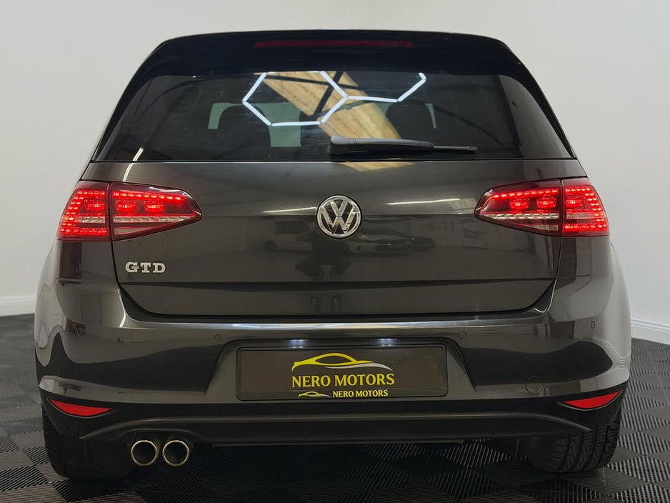 2015 Volkswagen Golf - image 8