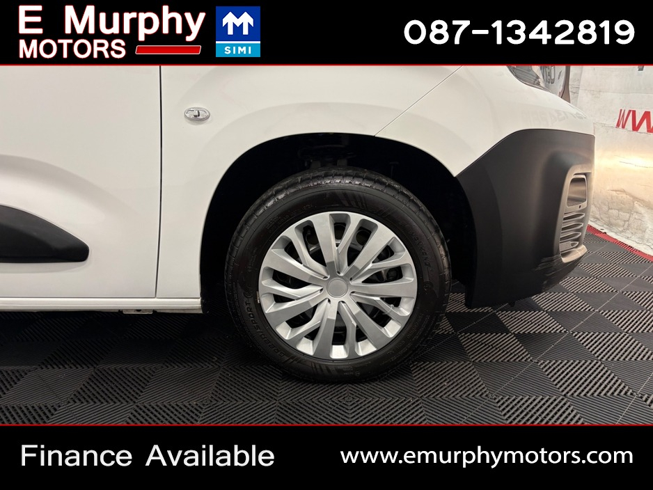 2022 Peugeot Partner - image 29