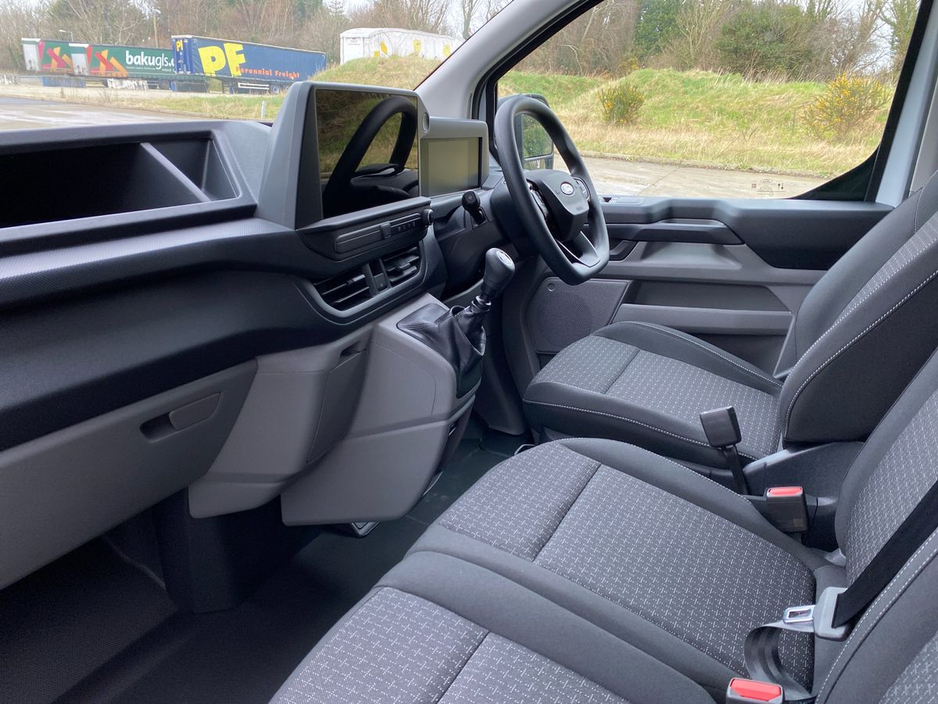 2026 Ford Transit Custom - image 2