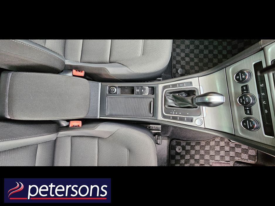 2017 Volkswagen Golf VOLKSWAGEN GOLF 1.2 PETROL AUTOMATIC - LOW MILEAGE €17,950