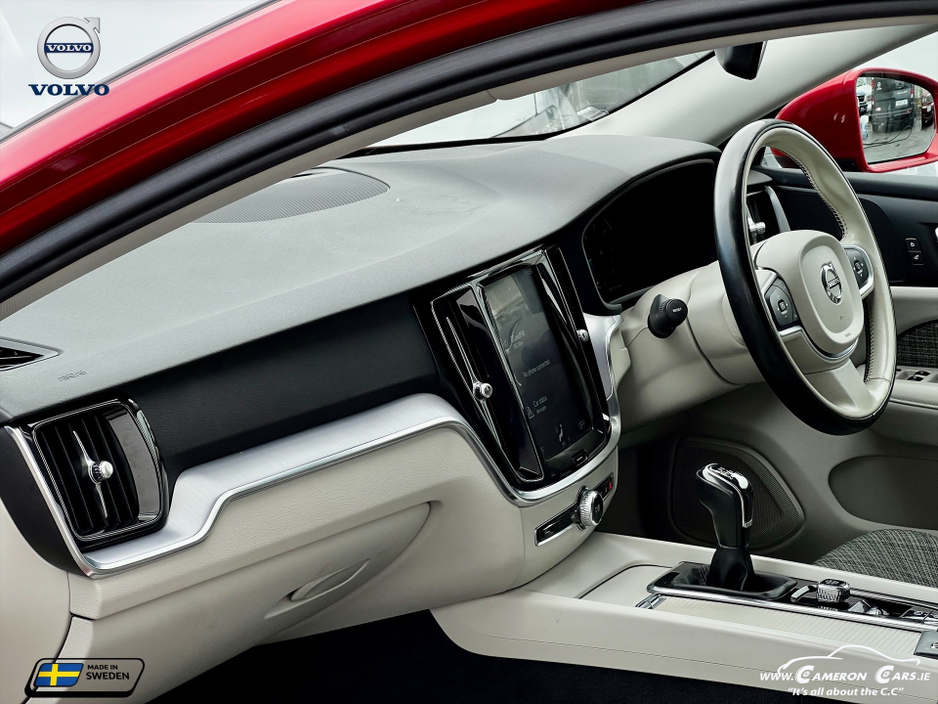 2019 Volvo V60 - image 20