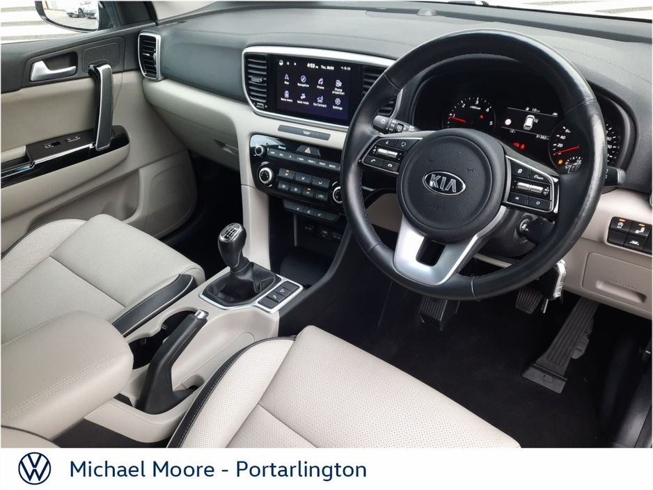 2015 Toyota Yaris - image 8