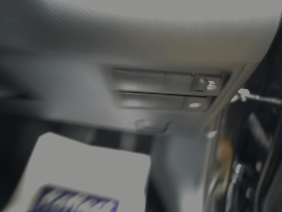 2022 Toyota Yaris - image 13