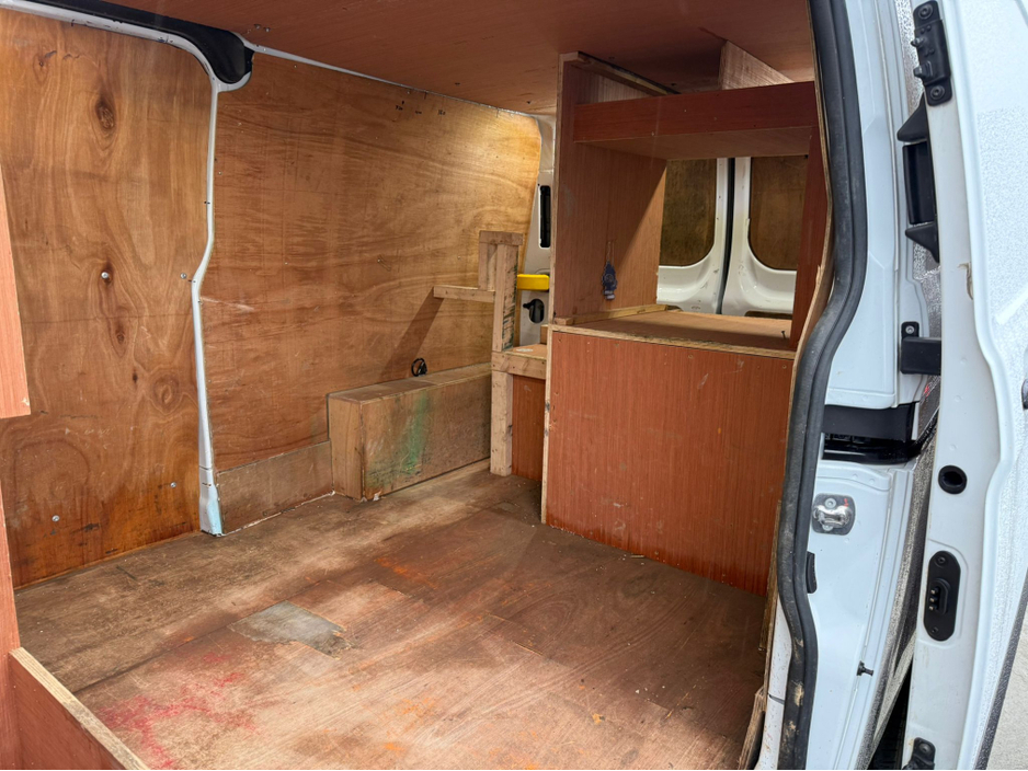 2022 Ford Transit Custom - image 25