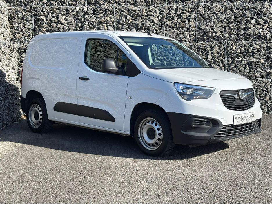 2022 Vauxhall Combo - image 3