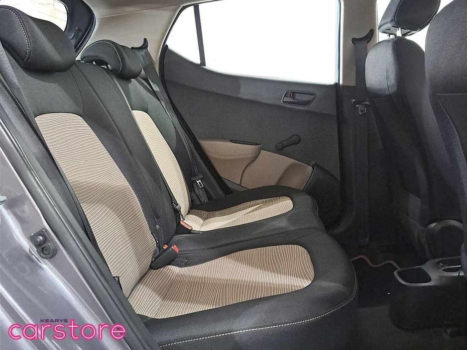 2017 Hyundai i10 - image 13