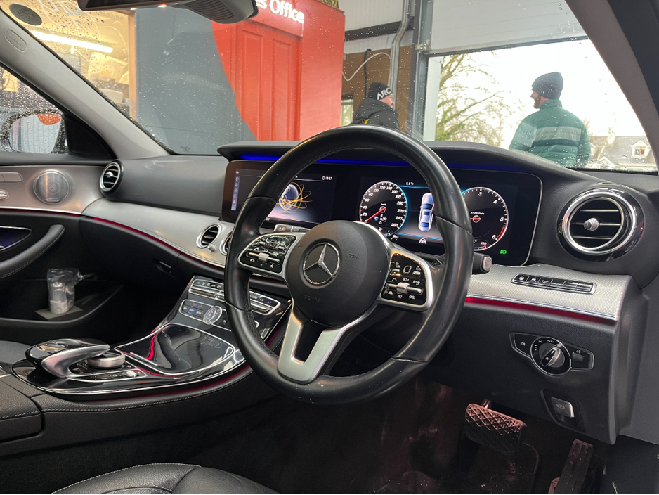 2019 Mercedes-Benz E Class 2019 MERCEDES-BENZ E220D ADVANTGARDE 2.0 AUTOMATIC / CRUISE CONTROL / 360° PARKING CAMERA / ELECTRIC MEMORY & HEATED SEATS / PANORAMIC SUNROOF / PADDLE SHIFTERS / APPLE CARPLAY / AMBIENT LIGHTS