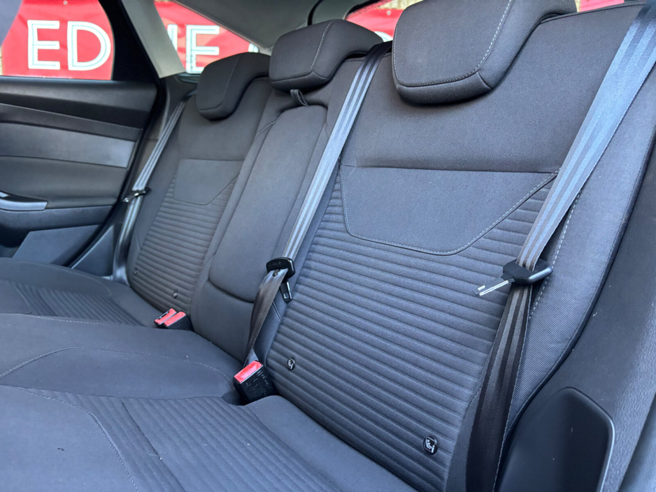 2015 Ford Focus - image 12