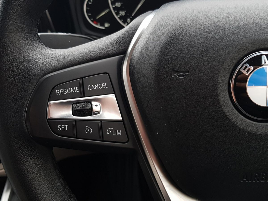 2019 BMW 3 Series - image 15