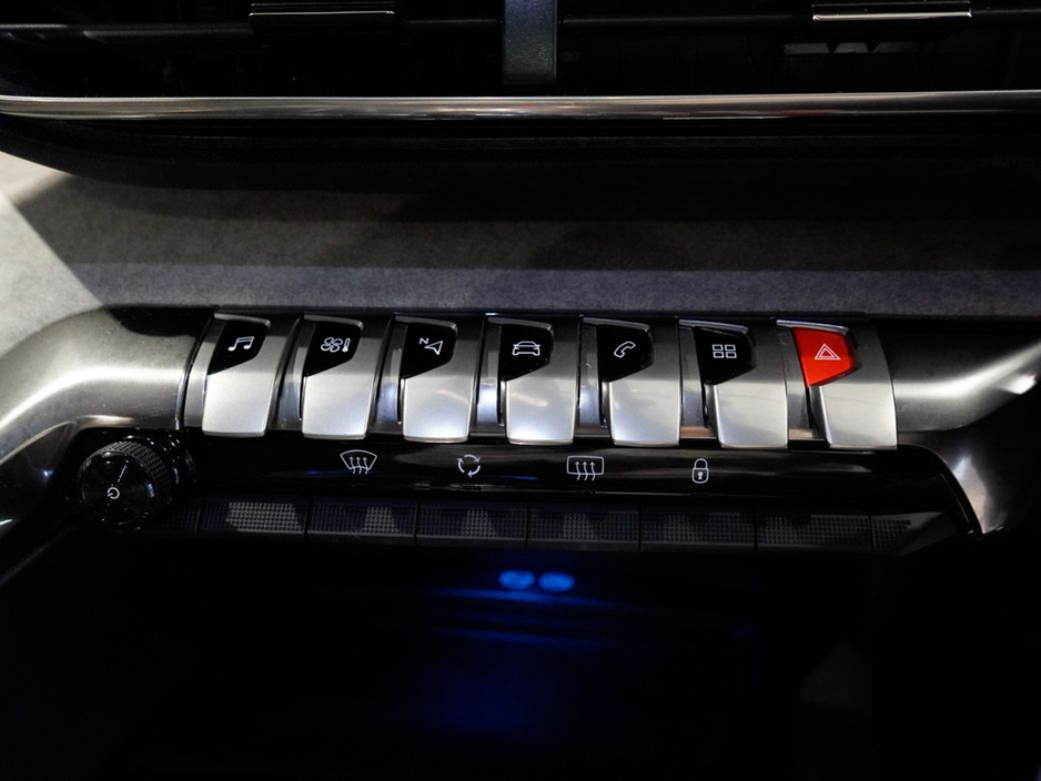 2021 Peugeot 3008 - image 19