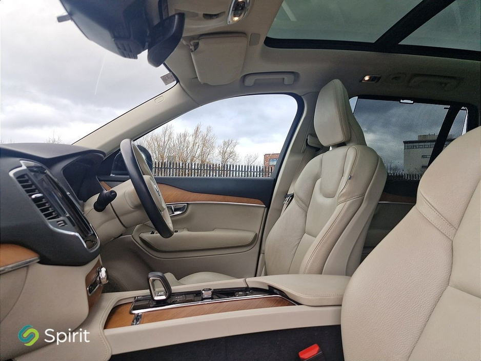2022 Volvo XC90 - image 3