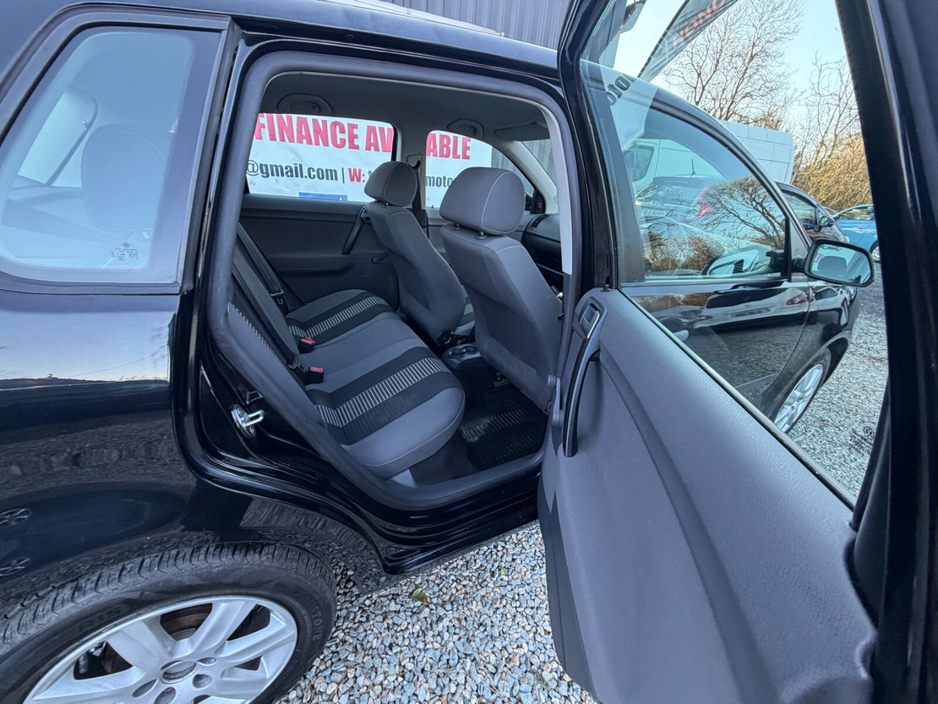 2010 Volkswagen Polo - image 8