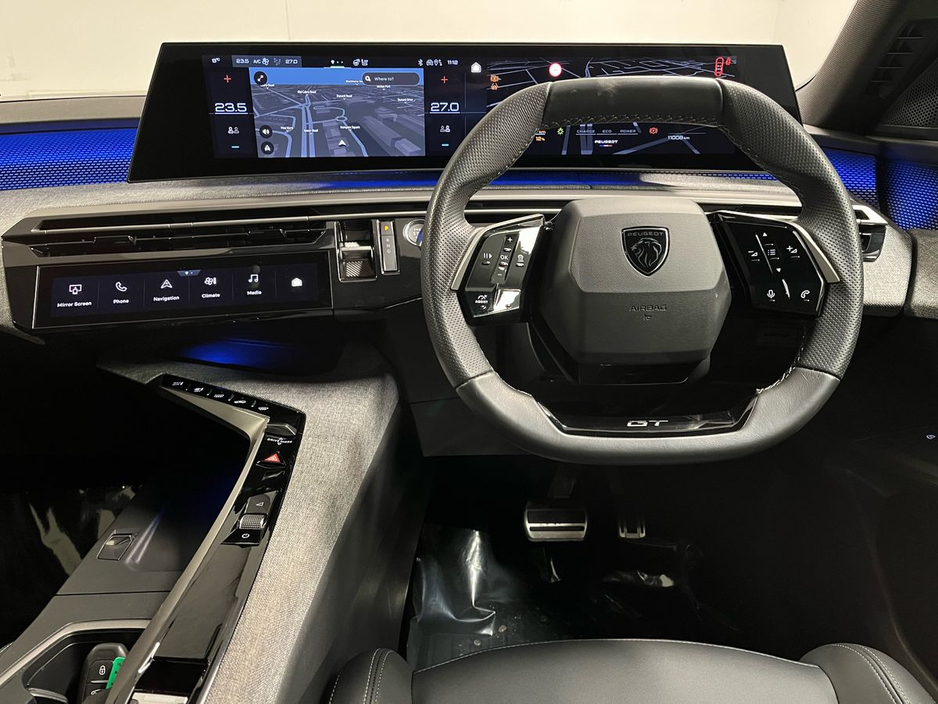 2025 Peugeot 3008 GT EV 73kWh 210BHP - Reversing Camera - Ambient Lighting - Sat Nav - Climate Control - Heated Seats/Steering Wheel - Keyless Start - Apple CarPlay/Android Auto €35,450