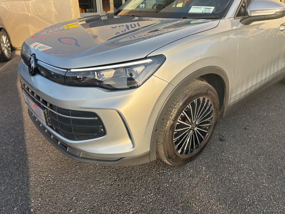 2024 Volkswagen Tiguan - image 7