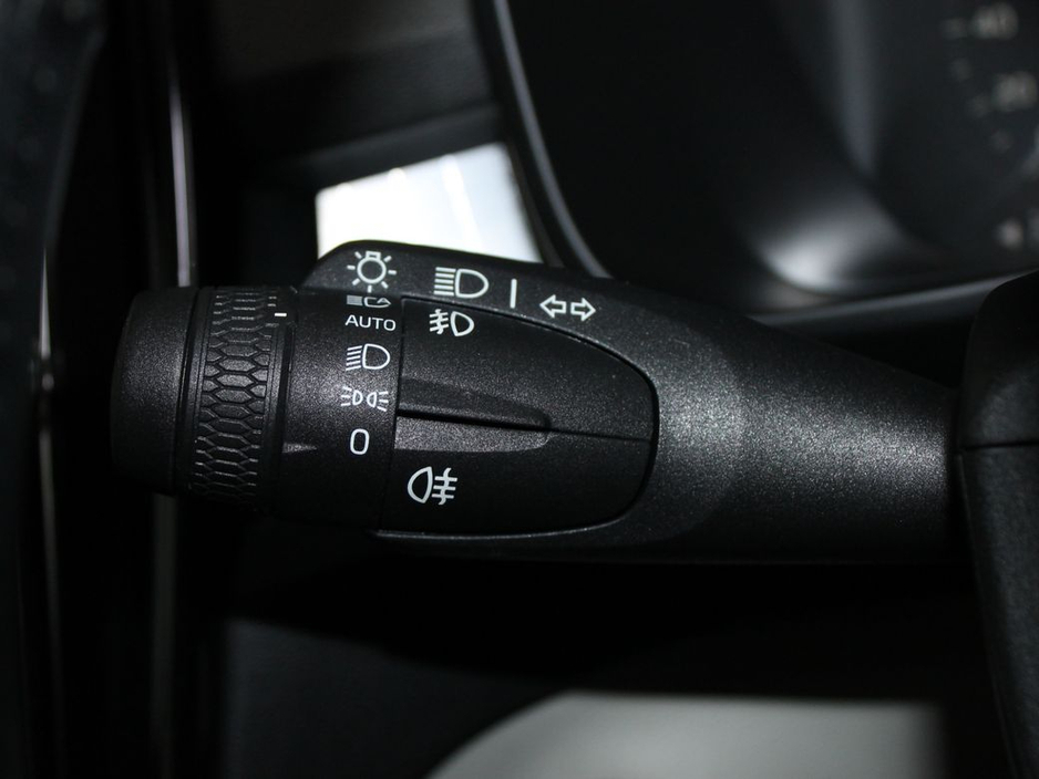 2020 Volvo XC40 - image 26