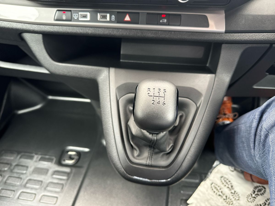 2026 Peugeot Expert - image 18