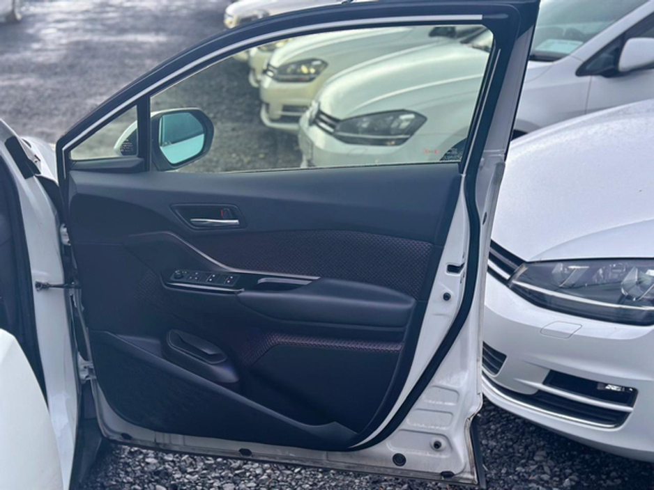 2017 Toyota C-HR - image 7