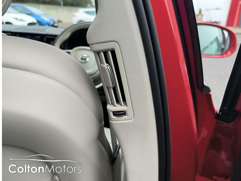 2022 Volvo XC60 - image 26