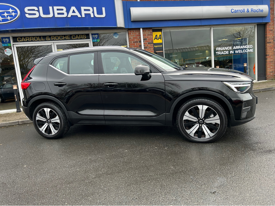 2023 Volvo XC40 - image 17