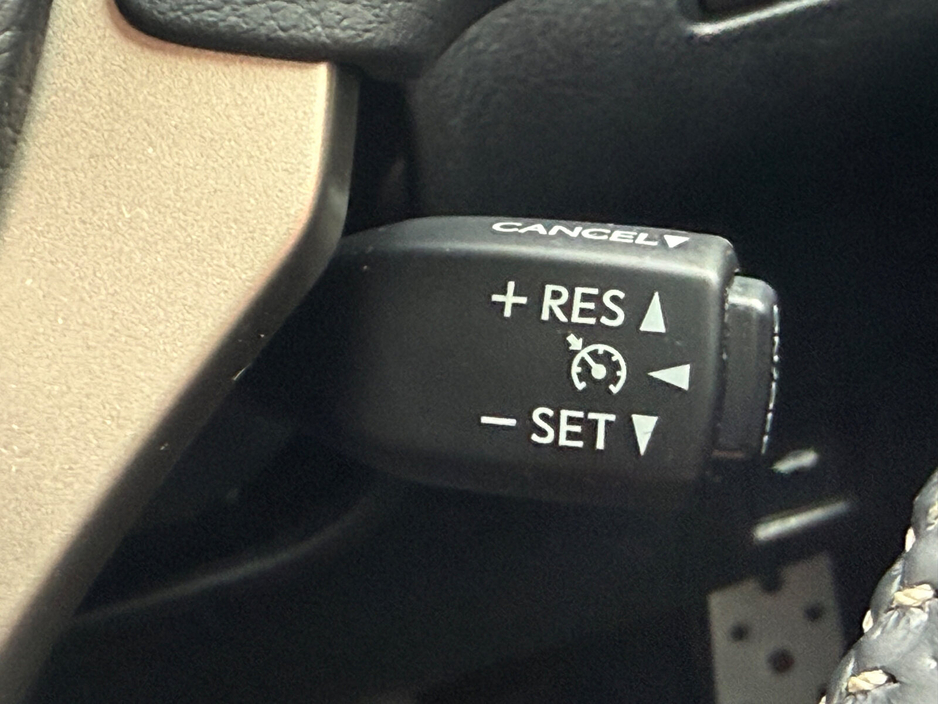 2015 Lexus IS 300 h - image 23