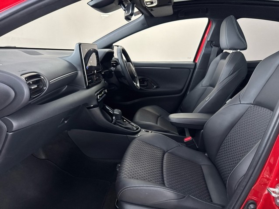 2024 Toyota Yaris HYBRID PLATINUM *TOP SPEC* €28,950