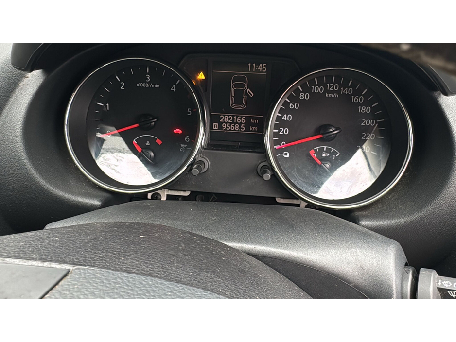 2012 Nissan Qashqai - image 3