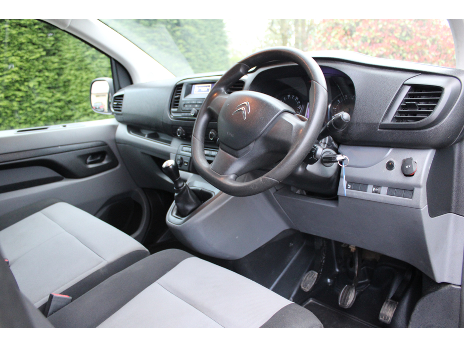 2019 Citroen Dispatch - image 9