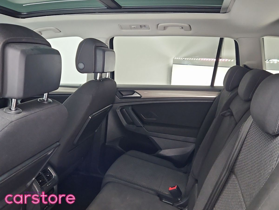 2018 Volkswagen Tiguan - image 13