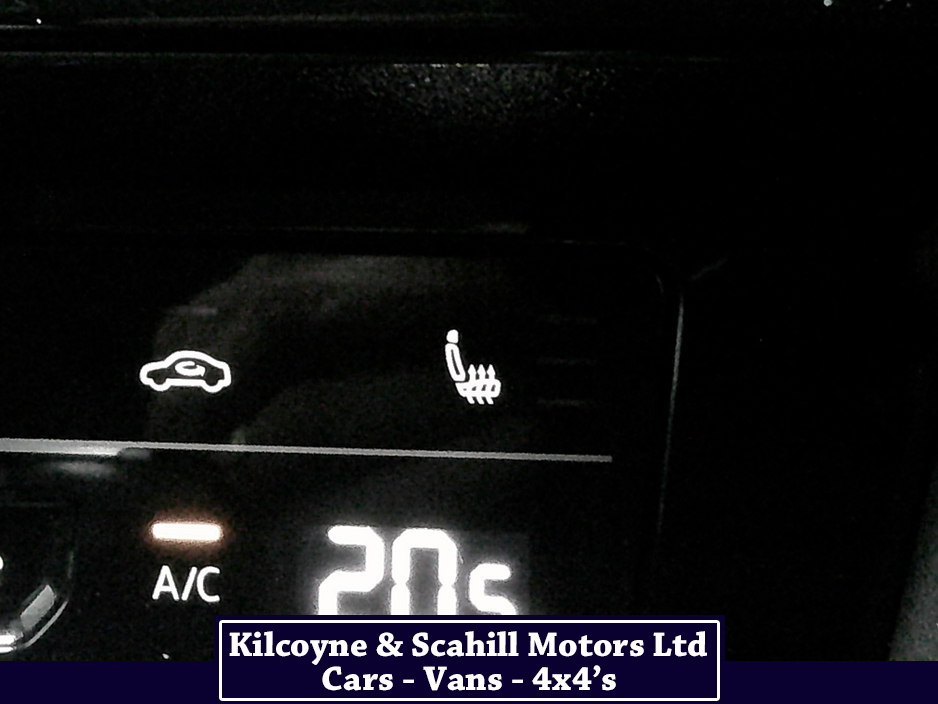 2022 Volkswagen Passat - image 27