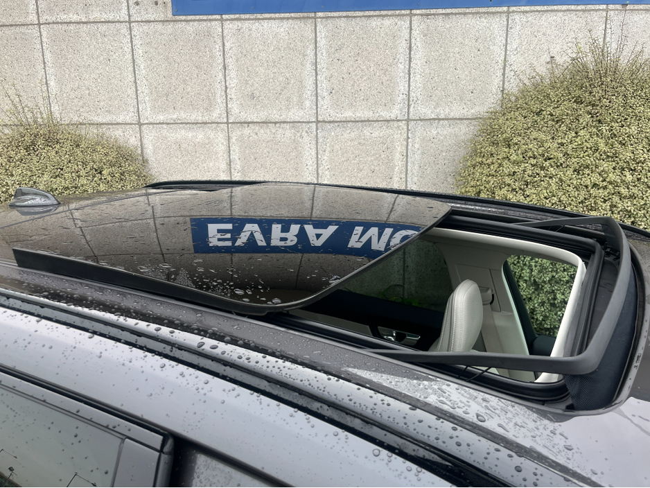 2023 Volvo XC60 T6 PHEV PLUS DARK AWD 2.0 PETROL //PANORAMIC GLASS ROOF//FULL LEATHER HEATED SEATS//ADAPTIVE CRUISE CONTROL//