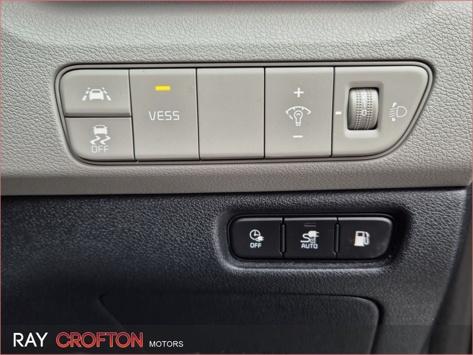 2020 Kia Niro - image 19