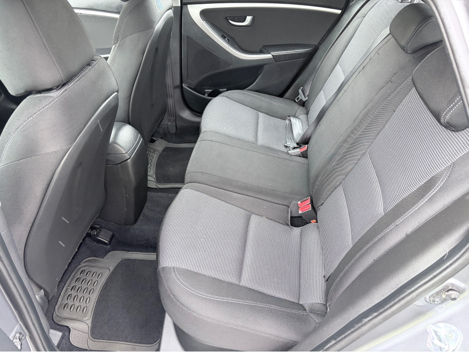 2013 Hyundai i30 - image 15