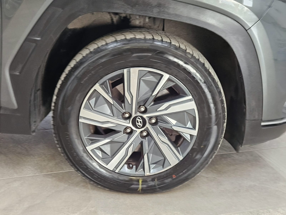 2022 Hyundai Tucson - image 5