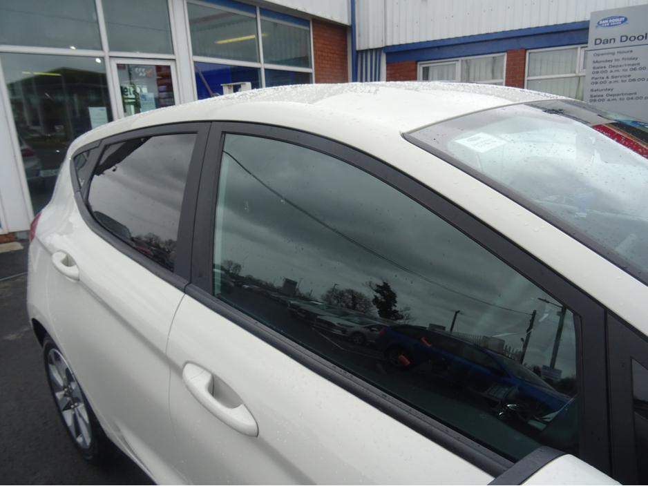 2021 Ford Fiesta CONNECTED  1.0T " metallic white" €16,950