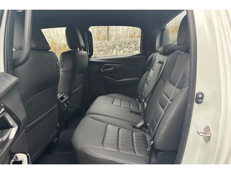 2025 Isuzu D-MAX V-CROSS DCB €48,851