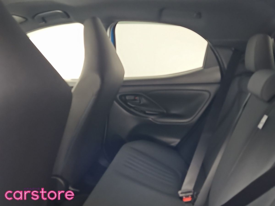 2023 Toyota Yaris - image 13